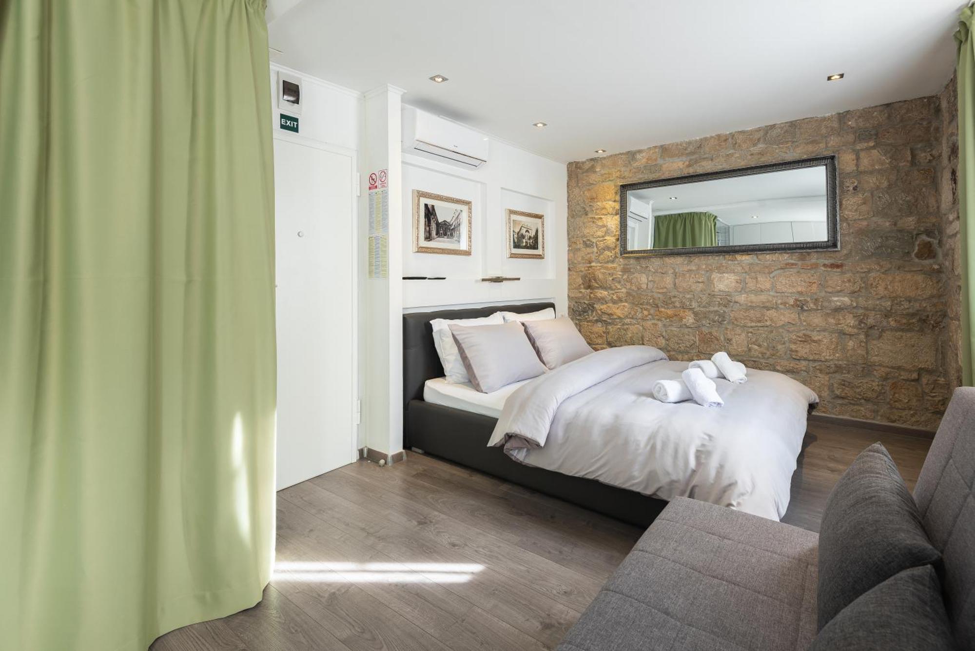 Guest house Rokos Superior Downtown - Comfortable With Private Bathrooms - Perfect Location For Exploring Diocletian's Palace And The Gastronomy Of Within Walking Distance