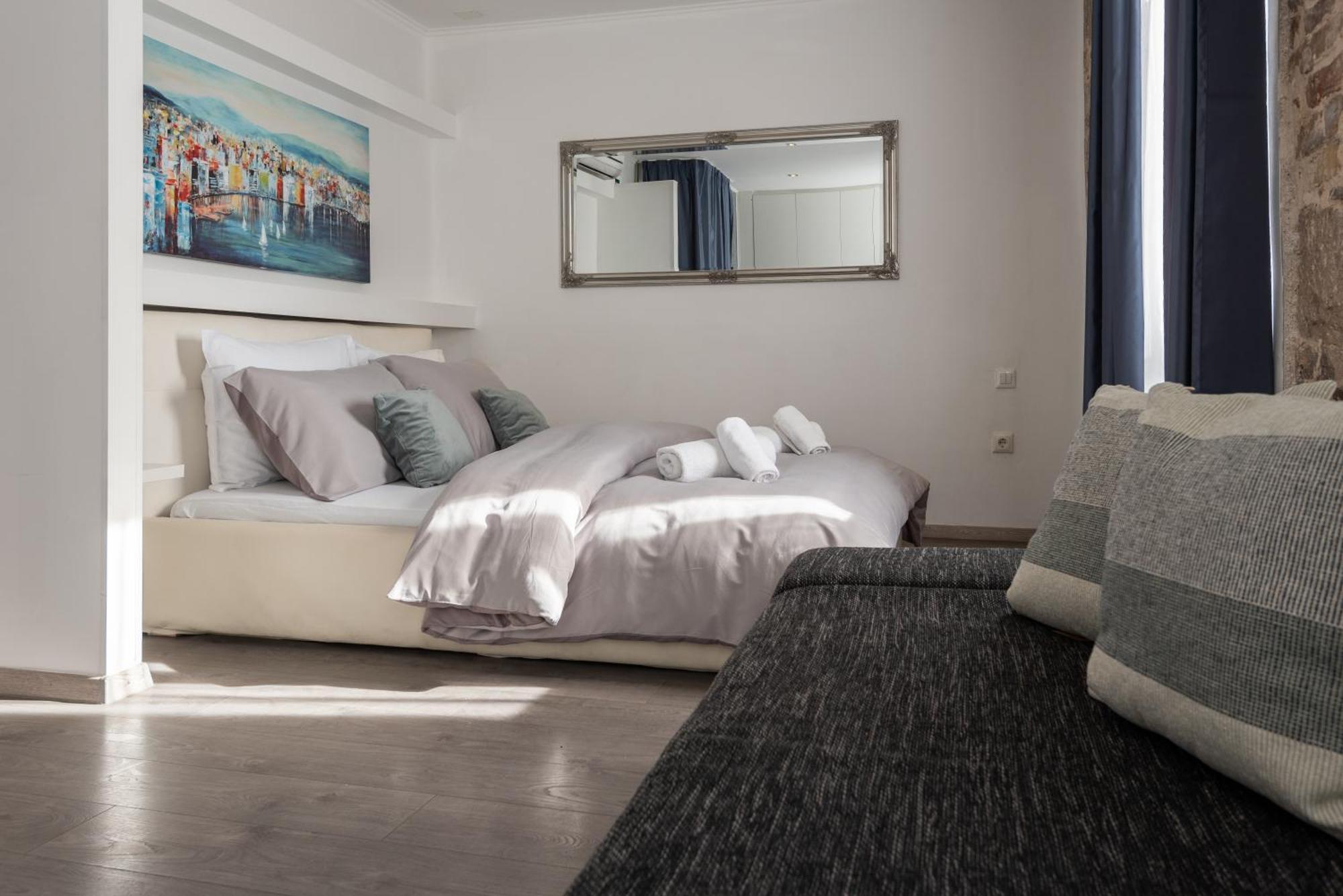 Maison d'hôtes Rokos Superior Downtown - Comfortable With Private Bathrooms - Perfect Location For Exploring Diocletian's Palace And The Gastronomy Of Within Walking Distance *