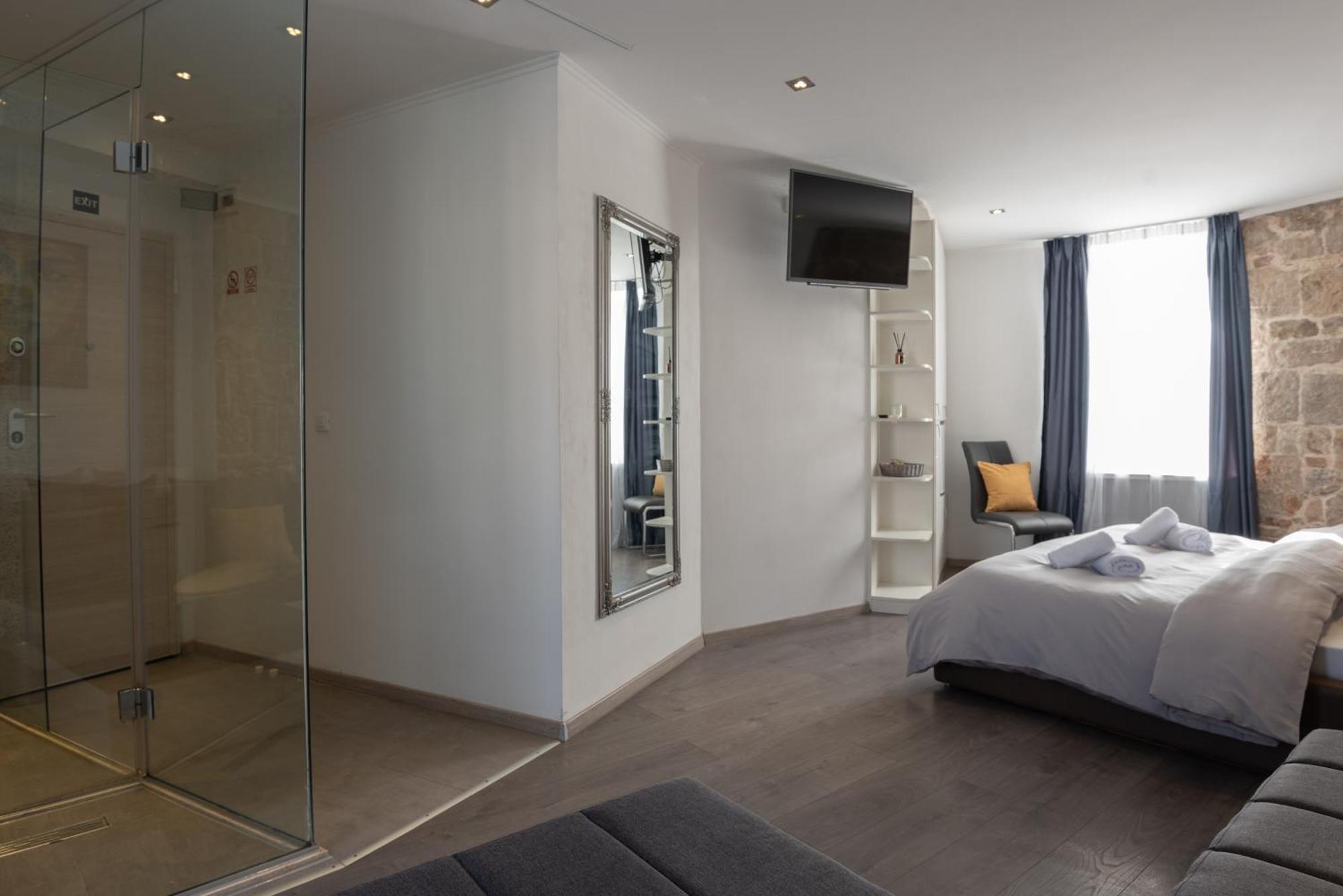 Rokos Superior Downtown - Comfortable With Private Bathrooms - Perfect Location For Exploring Diocletian's Palace And The Gastronomy Of Within Walking Distance Maison d'hôtes Split