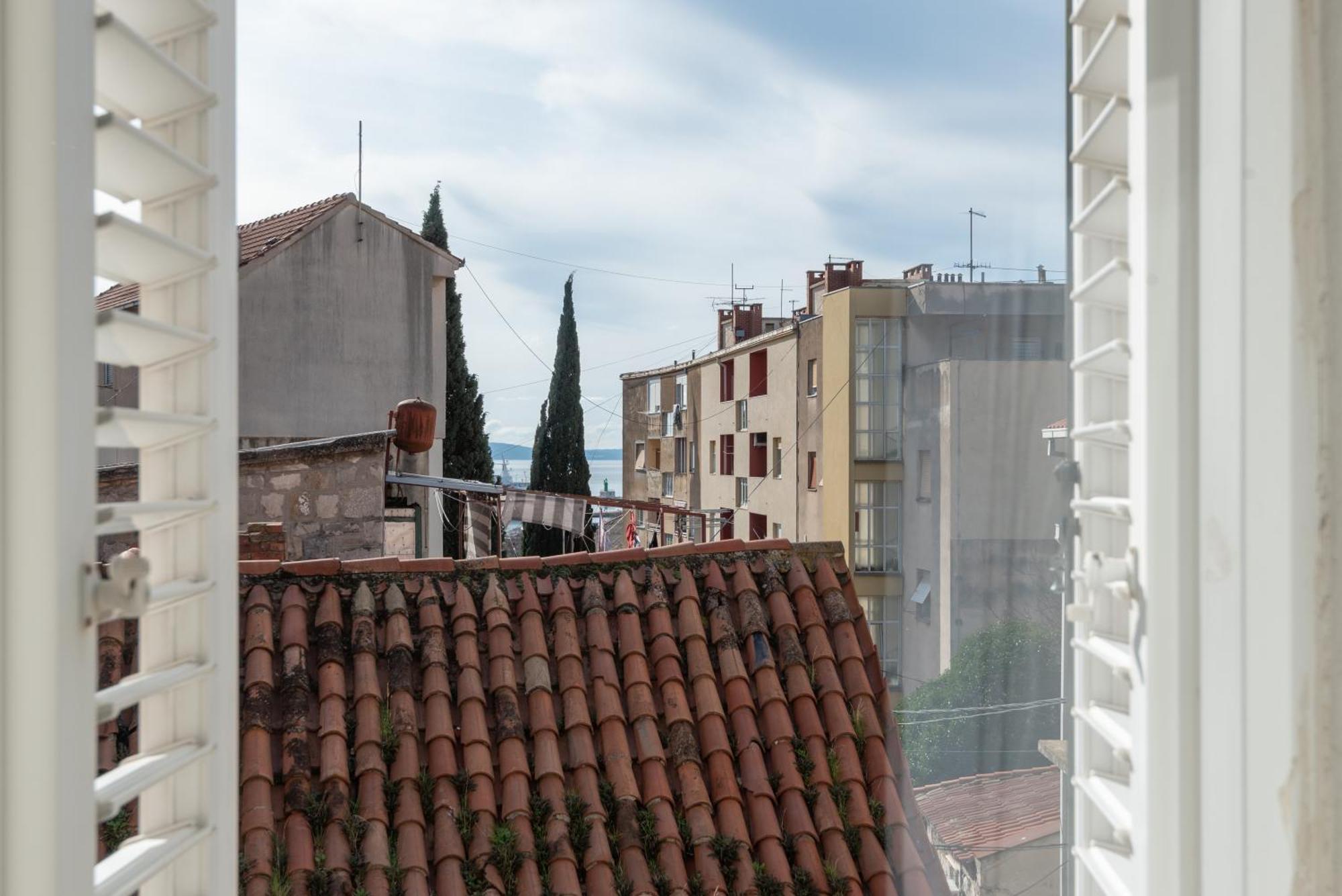 Rokos Superior Downtown - Comfortable With Private Bathrooms - Perfect Location For Exploring Diocletian's Palace And The Gastronomy Of Within Walking Distance Maison d'hôtes *