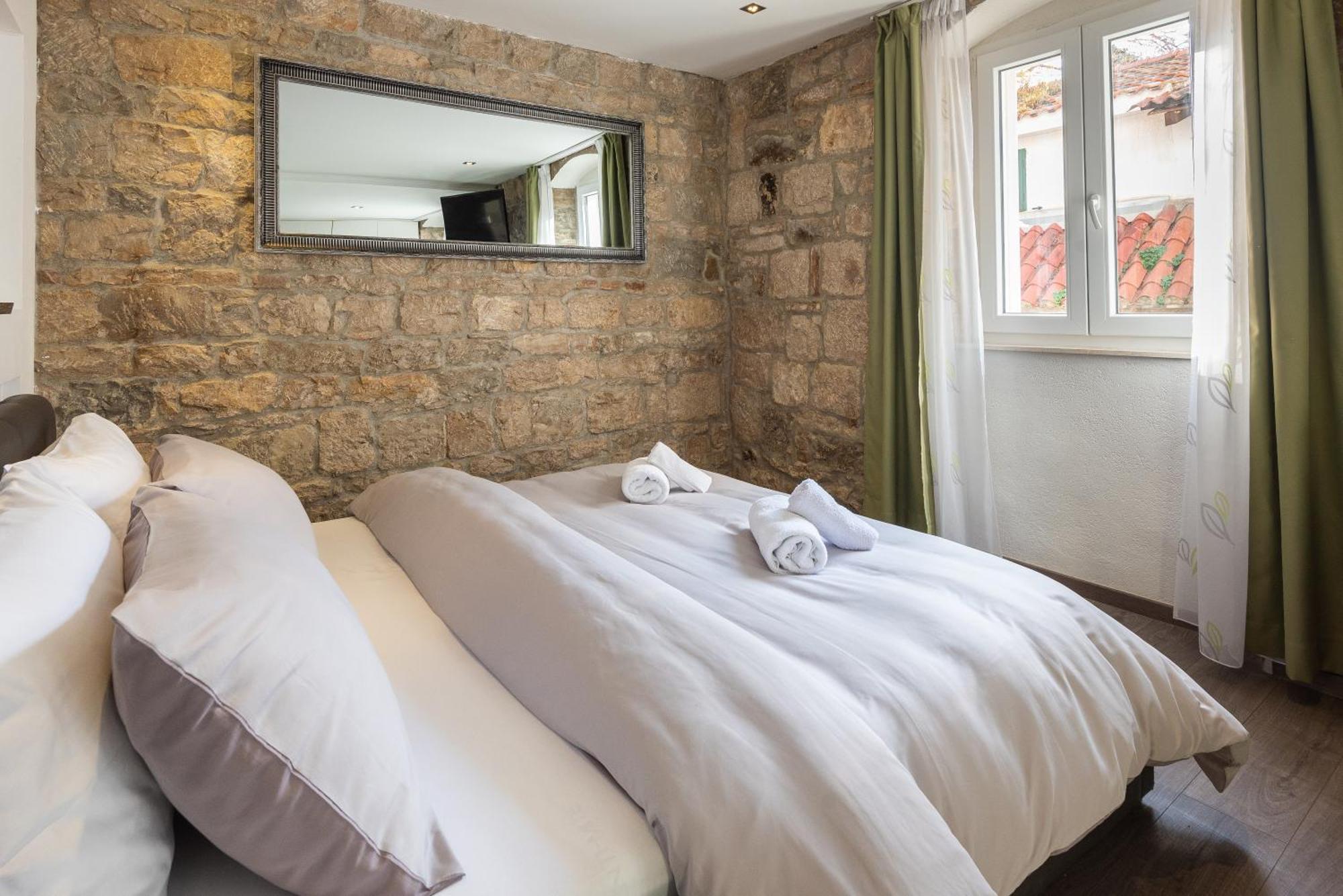Rokos Superior Downtown - Comfortable With Private Bathrooms - Perfect Location For Exploring Diocletian's Palace And The Gastronomy Of Within Walking Distance Maison d'hôtes Split