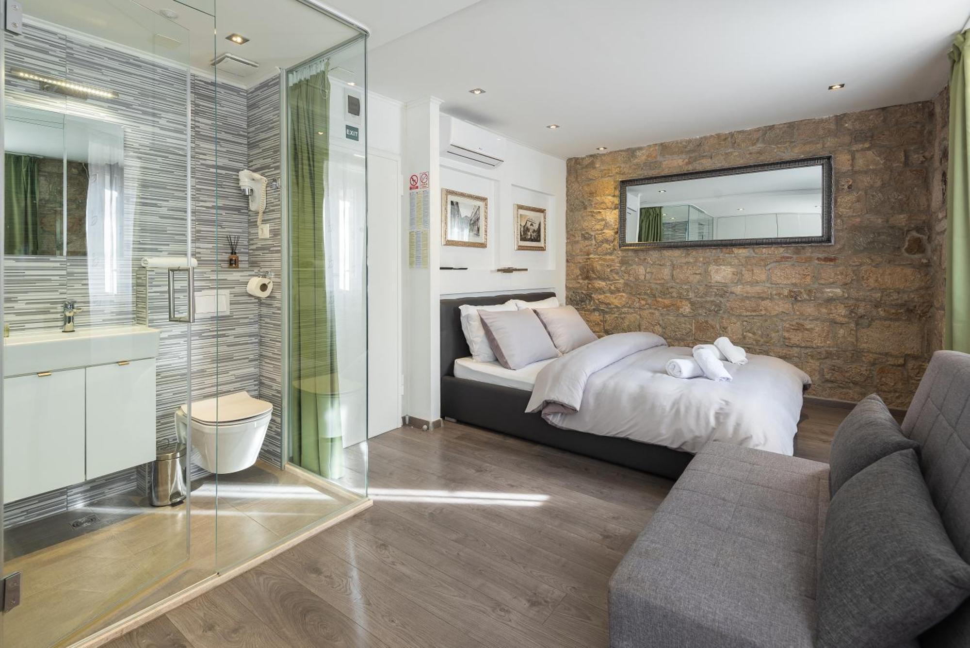 Rokos Superior Downtown - Comfortable With Private Bathrooms - Perfect Location For Exploring Diocletian's Palace And The Gastronomy Of Within Walking Distance * Split