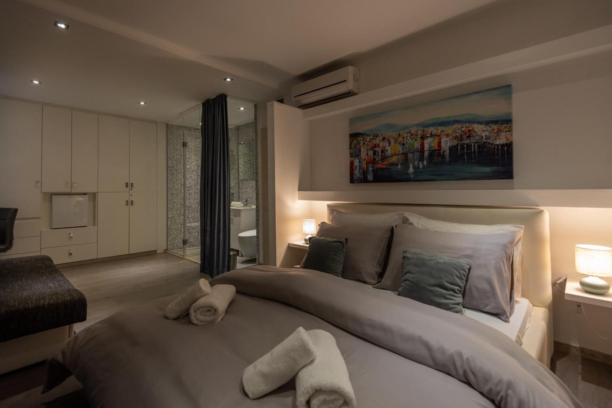 Rokos Superior Downtown - Comfortable With Private Bathrooms - Perfect Location For Exploring Diocletian's Palace And The Gastronomy Of Within Walking Distance Gjestgiverier