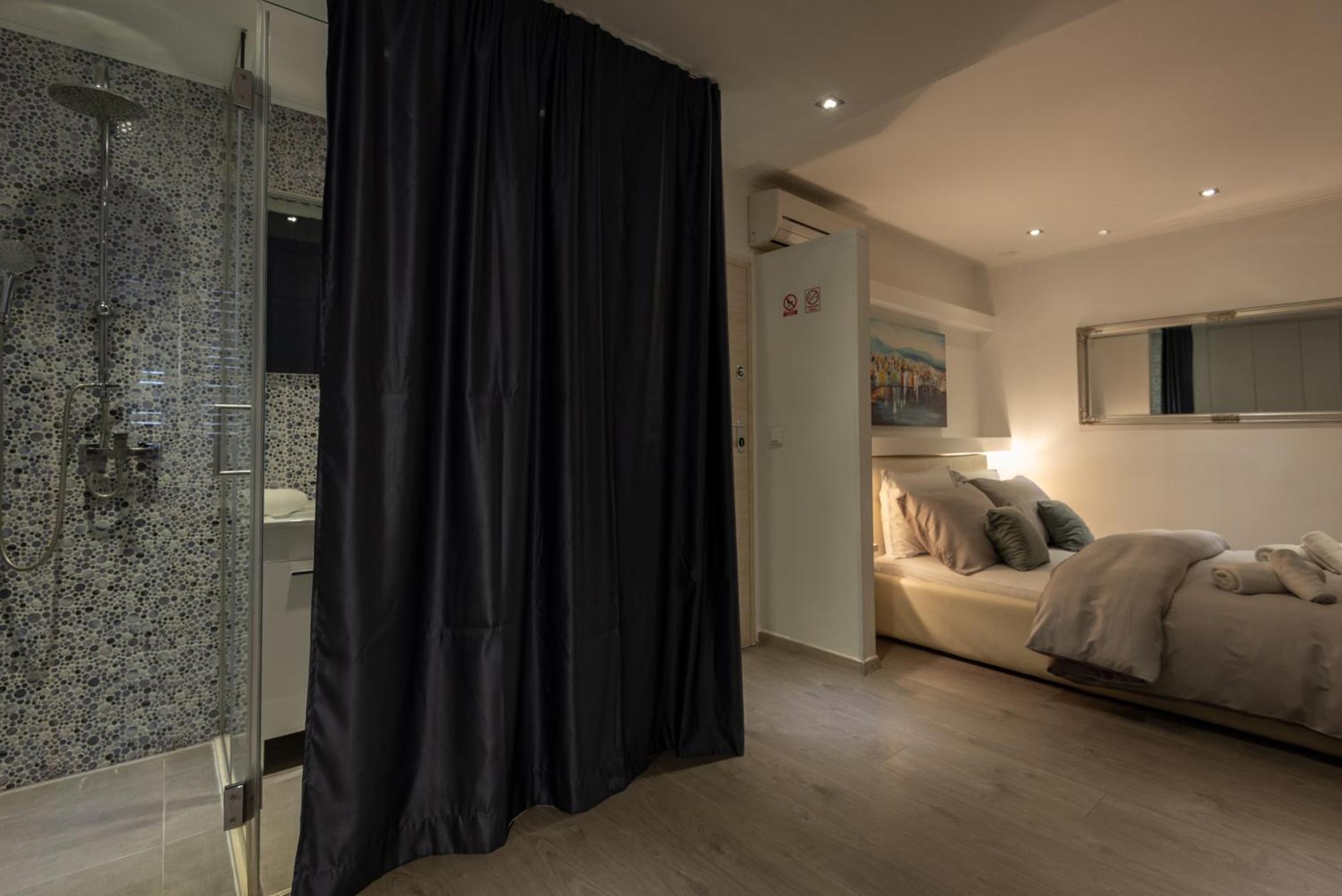 Rokos Superior Downtown - Comfortable With Private Bathrooms - Perfect Location For Exploring Diocletian's Palace And The Gastronomy Of Within Walking Distance Gjestgiverier