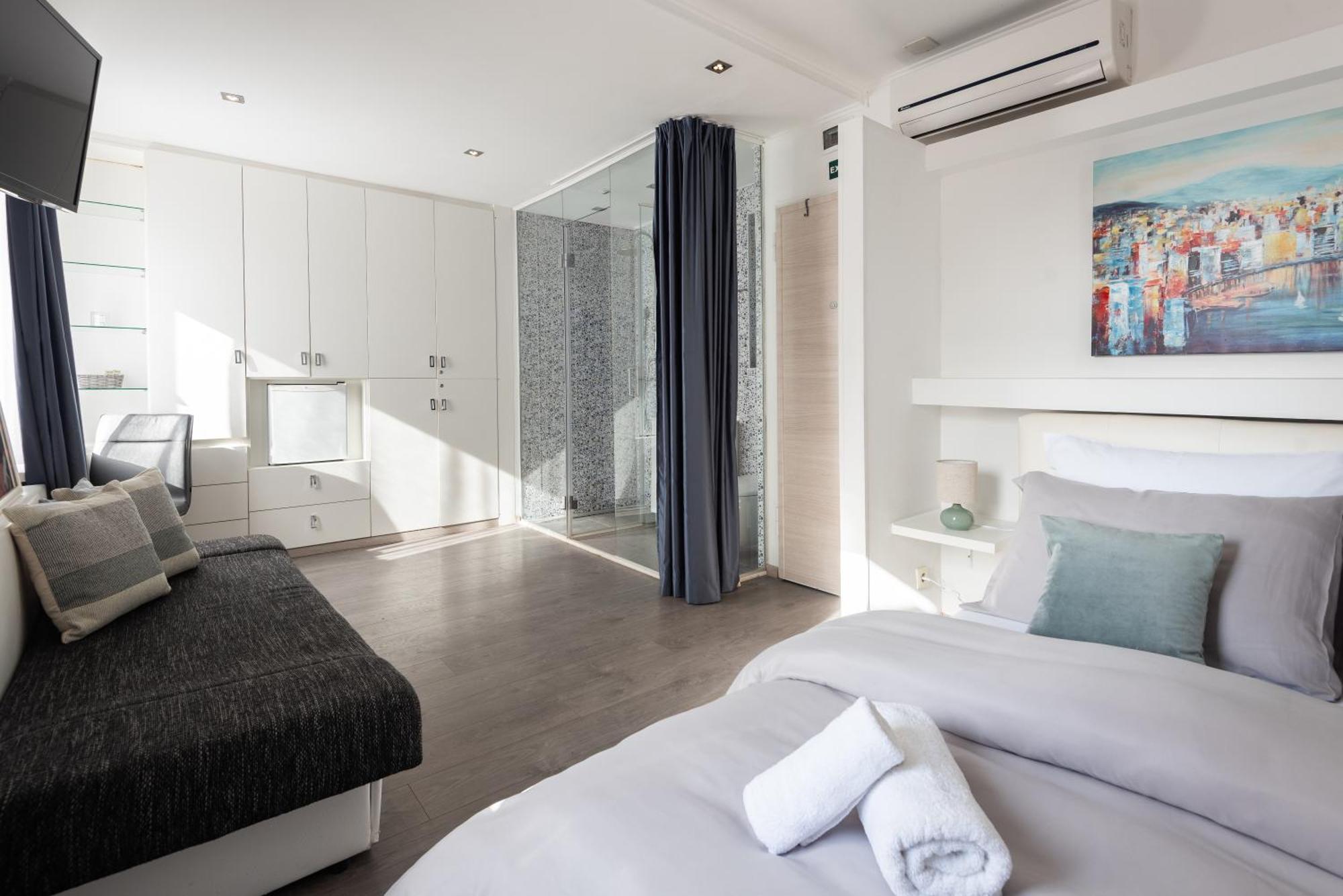 Rokos Superior Downtown - Comfortable With Private Bathrooms - Perfect Location For Exploring Diocletian's Palace And The Gastronomy Of Within Walking Distance Gjestgiverier