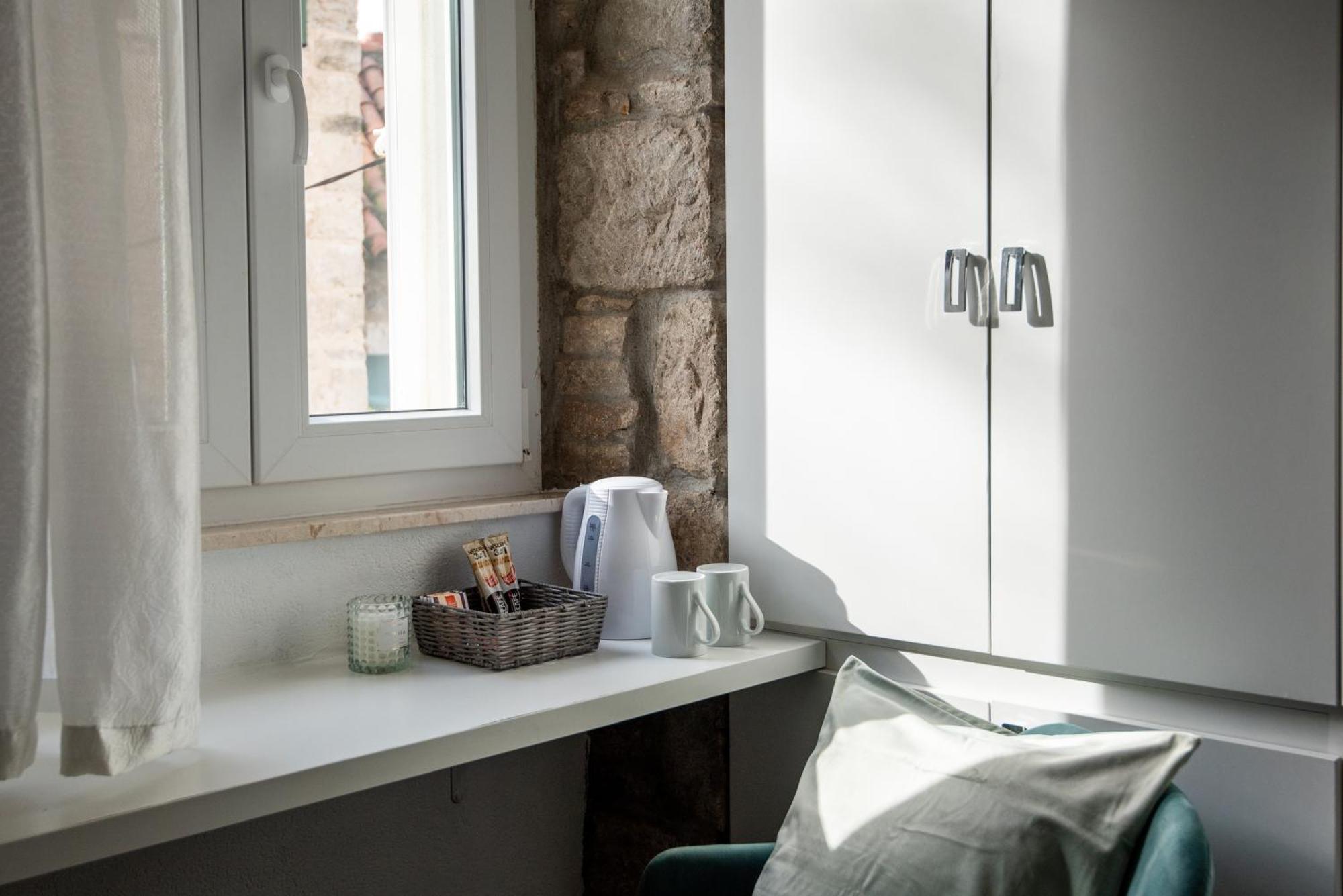 Rokos Superior Downtown - Comfortable With Private Bathrooms - Perfect Location For Exploring Diocletian's Palace And The Gastronomy Of Within Walking Distance Gjestgiverier *